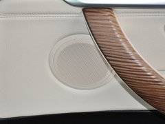 2013款 320i 2.0T 自动 风尚设计套装