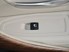 2013款 320i 2.0T 自动 风尚设计套装