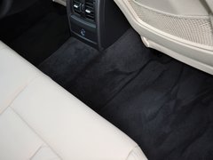 2013款 320i 2.0T 自动 风尚设计套装