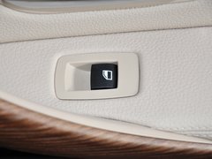 2013款 320i 2.0T 自动 风尚设计套装
