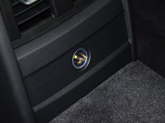 2013款 320i 2.0T 自动 风尚设计套装