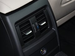 2013款 320i 2.0T 自动 风尚设计套装