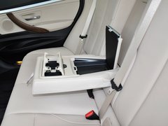 2013款 320i 2.0T 自动 风尚设计套装