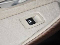 2013款 320i 2.0T 自动 风尚设计套装