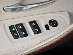 2013款 320i 2.0T 自动 风尚设计套装