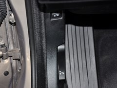 2013款 320i 2.0T 自动 风尚设计套装