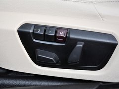 2013款 320i 2.0T 自动 风尚设计套装