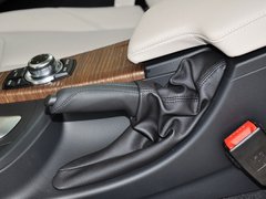 2013款 320i 2.0T 自动 风尚设计套装