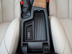 2013款 320i 2.0T 自动 风尚设计套装