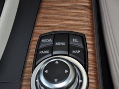 2013款 320i 2.0T 自动 风尚设计套装