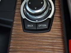 2013款 320i 2.0T 自动 风尚设计套装