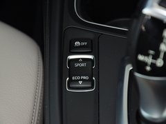 2013款 320i 2.0T 自动 风尚设计套装