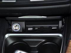 2013款 320i 2.0T 自动 风尚设计套装