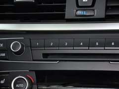 2013款 320i 2.0T 自动 风尚设计套装
