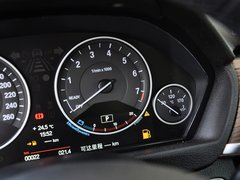 2013款 320i 2.0T 自动 风尚设计套装