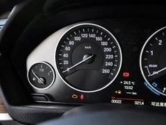 2013款 320i 2.0T 自动 风尚设计套装