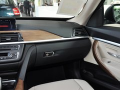 2013款 320i 2.0T 自动 风尚设计套装