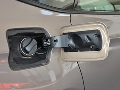 2013款 320i 2.0T 自动 风尚设计套装