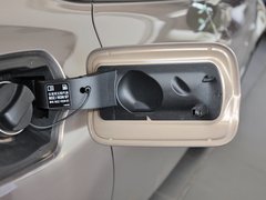 2013款 320i 2.0T 自动 风尚设计套装