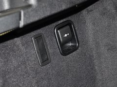 2013款 320i 2.0T 自动 风尚设计套装