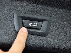 2013款 320i 2.0T 自动 风尚设计套装