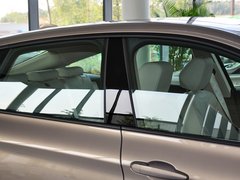 2013款 320i 2.0T 自动 风尚设计套装