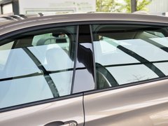 2013款 320i 2.0T 自动 风尚设计套装