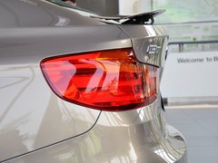 2013款 320i 2.0T 自动 风尚设计套装