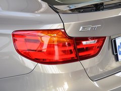 2013款 320i 2.0T 自动 风尚设计套装