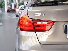 2013款 320i 2.0T 自动 风尚设计套装