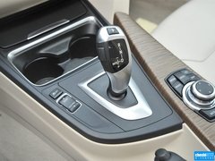 2013款 320i 2.0T 自动 风尚设计套装