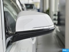 2013款 320i 2.0T 自动 风尚设计套装