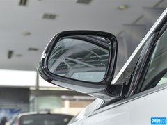 2013款 320i 2.0T 自动 风尚设计套装