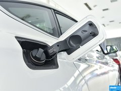 2013款 320i 2.0T 自动 风尚设计套装