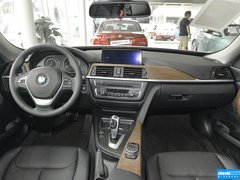 2013款 320i 2.0T 自动 风尚设计套装