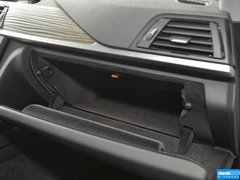 2013款 320i 2.0T 自动 风尚设计套装