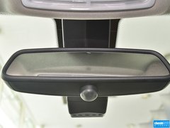 2013款 320i 2.0T 自动 风尚设计套装