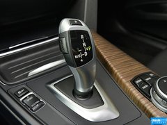 2013款 320i 2.0T 自动 风尚设计套装