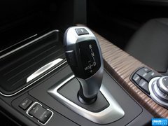 2013款 320i 2.0T 自动 风尚设计套装