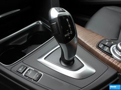 2013款 320i 2.0T 自动 风尚设计套装