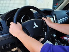 帕杰罗 2014款 3.0L 自动 精英版 7座