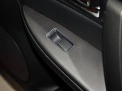 2013款 2.0L 自动 超豪华型