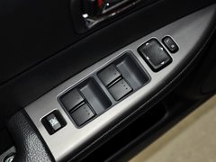 2013款 2.0L 自动 超豪华型