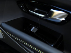2013款 2.0T 5门熠动限量版