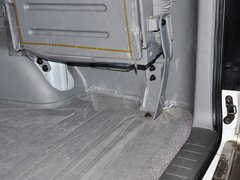 2013款 L 2.7L 手动 汽油领航豪华型 14座 国四