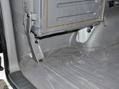 2013款 L 2.7L 手动 汽油领航豪华型 14座 国四