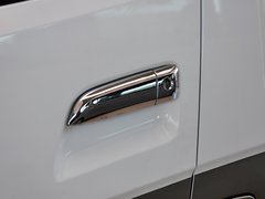 2013款 L 2.7L 手动 汽油领航豪华型 14座 国四
