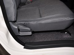 2013款 L 2.7L 手动 汽油领航豪华型 14座 国四