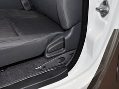 2013款 L 2.7L 手动 汽油领航豪华型 14座 国四