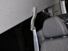 2013款 L 2.7L 手动 汽油领航豪华型 14座 国四